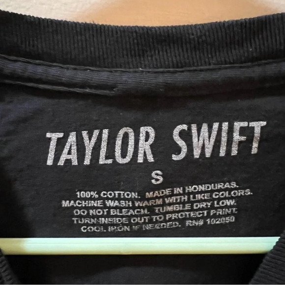 I'm Feeling 2022 Shirt - Taylor Swift Merch - size small - B - Picture 3 of 4